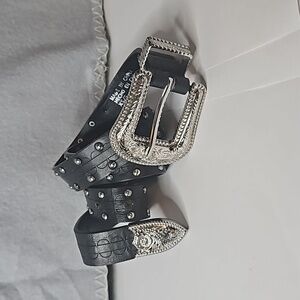 Western  Style Belt Sz XS/S Black with Silver embellishments Pre-owned